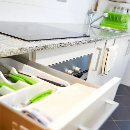 Piso Centrico En Apartamento *